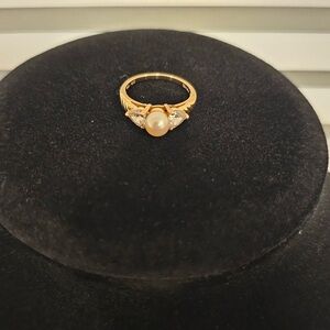 14 Carat Gold Pearl Ring.  Stones are cubic zirconia.